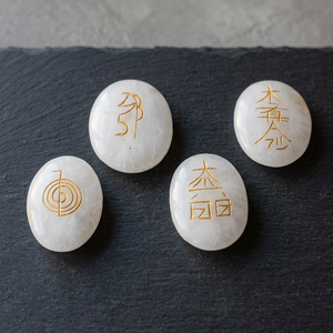 Piedras Ovaladas de Cuarzo Blanco, Símbolos de Feng Shui y Reiki Tallados en Oro, Juego de Cristales Pulidos de Gujarat, Compre en Línea al Mejor Precio - Product Image 2