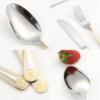 Ensemble de couverts en titane robuste en acier inoxydable doré de luxe écologique, plaque avec logo personnalisé pour le dîner de mariage, boîte en vrac polie emballée