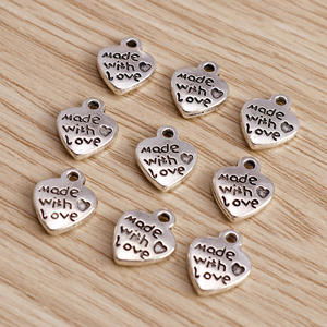 Weny, <span class=keywords><strong>50</strong></span> piezas por paquete: Pequeño y exquisito colgante en forma de corazón grabado con letras en inglés para parejas - Product Image 1