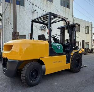 Montacargas Usado Diésel Komatsu TCM Heli FD2.5/3/4/5/7/10/15/16/25/30 Toneladas FD50-7 con Tres Maestros en Shanghái en Venta - Product Image 4