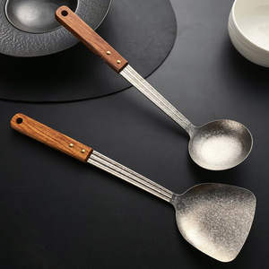 Lot de 2 louches à spatule en titane <span class=keywords><strong>Ensemble</strong></span> <span class=keywords><strong>d</strong></span>'ustensiles de cuisine Ustensiles de cuisine en titane pur de qualité alimentaire à manche en bois résistant à la chaleur - Product Image 3