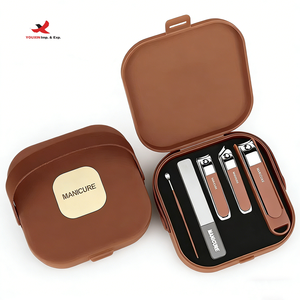 Juego de Herramientas Profesionales de Manicura y Pedicura para Bebés 5 en 1, Cortaúñas de Acero Inoxidable, Caja de Plástico - Product Image 1