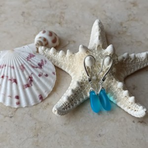 Boucles d'oreilles pendantes en verre de mer en forme de larme, plaquées or, avec pierres de verre de mer, collection Summer Beach Life Journey Organic Shape - Product Image 2