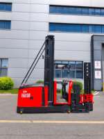 VNA1560 Man-Up1.5T Chariot élévateur à trois voies : hauteur de levage de 4 m, 920 kg, levage en position debout, fonctionnement guidé par rail.