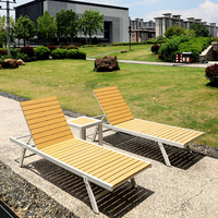 Chaise longue pliante d'extérieur moderne et minimaliste, résistante aux UV, avec structure en métal, idéale pour les plages, les villas, les maisons d'hôtes et les hôtels
