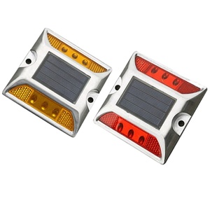 Marqueur de chaussée surélevé à LED jaune clignotant, yeux de chat solaires, borne de signalisation routière - Product Image 1