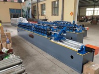 Machine de formage à froid pour profilés en T de plafonds et de toitures métalliques en plaques de plâtre