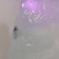Baignoire de massage spa intérieure de luxe, grande, en acrylique, avec jets de douche, baignoire à remous, pour 2 personnes, à prix avantageux avec télévision