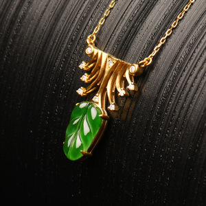 Collar de oro natural auténtico de jadeíta feicui de grado A con colgante de hoja de la paz, cadena de oro, estilo de alta gama - Product Image 5