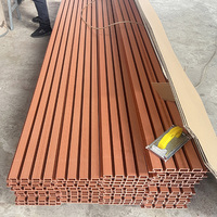Panneaux muraux WPC co-extrudés fabriqués en Chine, panneaux muraux WPC d'extérieur, panneaux muraux décoratifs ignifuges