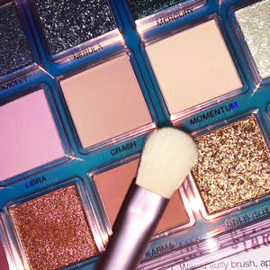 Paleta de <span class=keywords><strong>Sombras</strong></span> de Ojos Plegable de 18 Colores <span class=keywords><strong>Huda</strong></span> Moji, Juego de Paletas de Maquillaje Vacías, Paleta de <span class=keywords><strong>Sombras</strong></span> de Ojos Docolor Edición Festiva - Product Image 1