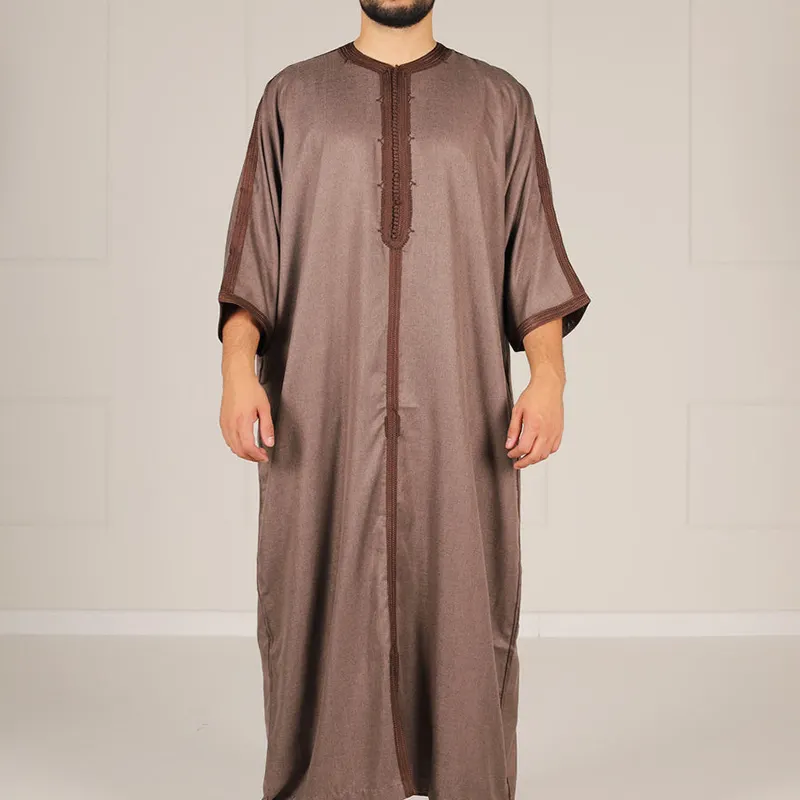 Nieuwe Aankomst Modieuze Mannen Dubai Thobe Bruine Abaya Groothandel Hoge Kwaliteit Voor Mannen Moslim Jurk Kalkoen