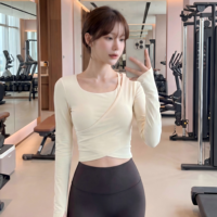 Haut de yoga 2-en-1 premium pour femme à manches longues, col rond, taille croisée sculptante, t-shirt de Pilates mat respirant extensible dans les quatre sens