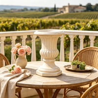 Socle de jardin en résine de style urne classique, fait main et peint à la main, forme irrégulière cannelée, piédestal de présentation vintage décoratif