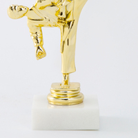 Hochwertige Taekwondo Kampfkunst Goldene Plastikfigur Trophäe mit Weißem Marmorsockel UV-Bedruckt DL02