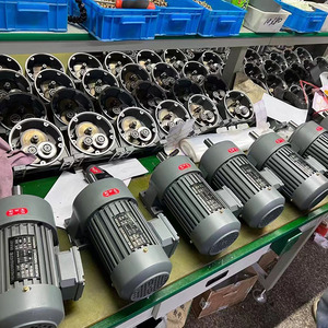 Nouveau Moteur à Engrenages Hélicoïdaux Ch/CV MOQ 1 Ensemble 0,18-132 kW 85-18000 N.m Conception Compacte Faible Vibration Service OEM/ODM Personnalisé Vente en Gros - Product Image 2