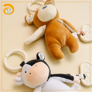 Jouet suspendu 2-en-1 pour berceau de bébé, hochet en peluche douce et anneau de dentition, motifs animaux (ours, girafe, <span class=keywords><strong>vache</strong></span>, lapin), <span class=keywords><strong>doudou</strong></span> pour poussette, cadeau pour nourrisson - Product Image 4