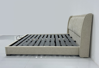 Cadre de lit rembourré Japandi avec tête de lit à volants pour mobilier de chambre moderne