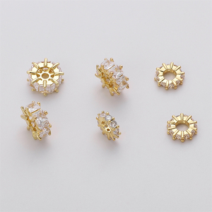 Fournisseurs <span class=keywords><strong>de</strong></span> <span class=keywords><strong>bijoux</strong></span> Yiwu cuivre plaqué or 14K carré Zirconium grand trou roue entretoise <span class=keywords><strong>perles</strong></span> <span class=keywords><strong>pour</strong></span> colliers à faire soi-même fabrication <span class=keywords><strong>de</strong></span> bracelets - Product Image 3