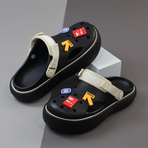 Sandales Crocs pour hommes, semelle épaisse antidérapante en EVA, hauteur de talon 2-3 cm, design assorti DIY, pour usage extérieur - Product Image 1