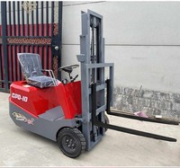 Montacargas Eléctrico Pequeño CPD-10, Capacidad de 0.51 Toneladas, Elevación Hidráulica, Tipo Conductor a Bordo, Desplazamiento Lateral, Carga y Descarga en Almacén