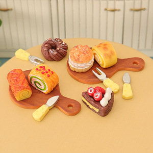 KI huiyuan Jouets miniatures pour maison de poupée, modèles de <span class=keywords><strong>pain</strong></span> <span class=keywords><strong>et</strong></span> de gâteaux, fromage, décorations de scène avec <span class=keywords><strong>couteau</strong></span> <span class=keywords><strong>et</strong></span> fourchette, accessoires d'assiettes <span class=keywords><strong>à</strong></span> dîner - Product Image 4