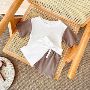 Set di abbigliamento estivo in cotone 2 pezzi personalizzato pantaloncini a blocchi di colore Casual con maniche a contrasto Waffle Design - Product Image 5