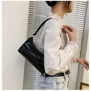2024 vente directe d'usine <span class=keywords><strong>pas</strong></span> <span class=keywords><strong>cher</strong></span> sacs à bandoulière en relief croco femmes sacs à main en cuir sac sous les bras sacs à main - Product Image 3