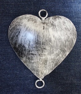 Suministro al por Mayor de Decoraciones Metálicas Clásicas en Forma de Corazón en Oro y Plata para la Fabricación de Joyería y Accesorios de Manualidades Disponibles a Buen Precio - Product Image 5