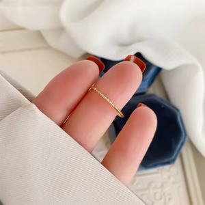 Anillo de Dedo Índice con 8 Diamantes, Diseño Simple y Elegante, Circonita Cúbica, Acero Inoxidable, Chapado en Oro de 18K, Joyería para Mujer - Product Image 1