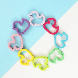 Porte-clés mignon en alliage en forme de <span class=keywords><strong>canard</strong></span> Hong Tu avec impression numérique et design léger pour le bricolage - Product Image 4