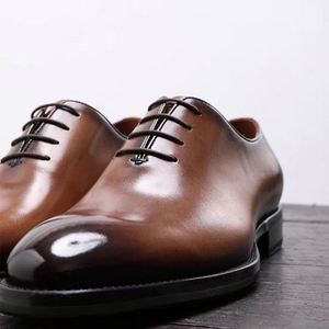 Zapatos de Cuero Casuales de Negocios Británicos con Relieve Brook, Suelas Gruesas Brillantes, Zapatos de Hombre de Cuero Pintado a Mano - Product Image 2