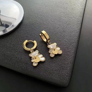 Vente en gros de boucles <span class=keywords><strong>d</strong></span>'oreilles simples en acier inoxydable avec cœur mignon Boucles <span class=keywords><strong>d</strong></span>'oreilles mignonnes avec cœur en coquillage blanc <span class=keywords><strong>et</strong></span> <span class=keywords><strong>ours</strong></span> - Product Image 3