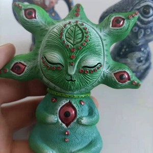 Figurine en résine unique faite à la main, créature alien fantastique, statue de monstre mystique pour la décoration de jardin, pièce d'art pour la maison ou le bureau - Product Image 2