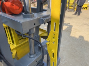 Machine de fabrication de briques à emboîtement Bmm300 Myib petit creux - Product Image 4