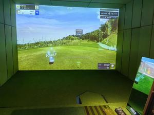 Simulateur de golf en réalité virtuelle d'intérieur multijoueur pour la maison, l'école, le centre commercial, équipement sportif de loisirs - Product Image 3