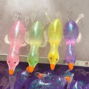 Jouet anti-stress en forme de canard TPR mignon, à presser, avec paillettes Aurora, effet Squishy, à remontée lente, en maltose - Product Image 2