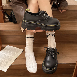 รองเท้าหนังทรงอังกฤษไซส์ใหญ่ หนาพิเศษ หัวมน ส้นหนา สไตล์เรโทร แพลตฟอร์ม สำหรับผู้หญิง ใส่ได้ในฤดูใบไม้ร่วง - Product Image 2