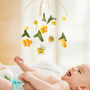 <span class=keywords><strong>Mobile</strong></span> musical <span class=keywords><strong>pour</strong></span> berceau en feutre, vente en gros, avec jouets suspendus mignons, motif abeille et fleur, style bohème, décoration de chambre d'enfant, jouet apaisant - Product Image 4