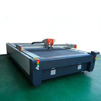 Machine de découpe CNC à couteau oscillant, idéale pour le cuir, les tissus, les tapis, les canapés, les chaises et les rideaux - pour la découpe de tissus.