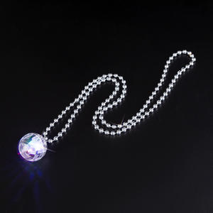 Collar con Colgante LED Intermitente de Arcoíris para Fiestas, Recuerdo de Fiesta, Decoración para Navidad, Cumpleaños, Año Nuevo y Carnaval - Product Image 3