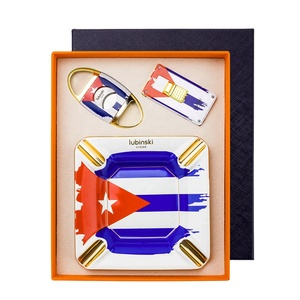 Cenicero de cigarros con diseño de bandera con llama de chorro de <span class=keywords><strong>gas</strong></span>, encendedor de antorchas dobles, juego de regalo 3 en 1 - Product Image 1