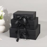 Boîte cadeau rigide pliable de luxe OORDEE en carton, en stock, avec revêtement UV, doublure en éponge, fermeture magnétique, poignée et ruban.