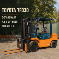 Chariot élévateur diesel TOYOTA 7FD30 de 3 tonnes avec mât à trois étages de 4,5 m et déplaceur latéral, importé du Japon pour les travaux de chargement de conteneurs en entrepôt