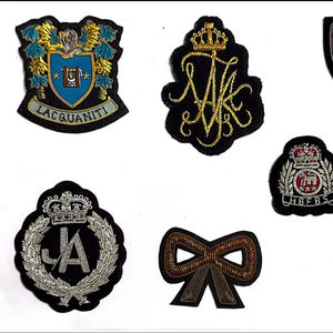 Colección premium de insignias de alambre de bullion hechas a mano - Product Image 2