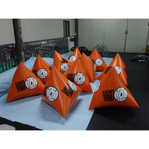 Penanda keselamatan air terbuka piramida pelampung renang air silinder tiup, pelampung renang segitiga oranye tiup untuk Bumper - Product Image 2