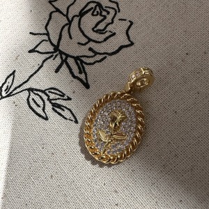 Pendentif ovale sculpté vintage français rétro élégant, en argent sterling S925, avec matériau en or rose platine - Product Image 5