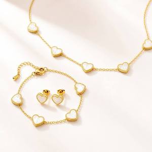 Set di Gioielli in Acciaio Inossidabile 316L Placcato Oro 18K con Madreperla a Forma di Cuore, Collana, Bracciale e Orecchini Delicati, Set Regalo Ipoallergenico OEM - Product Image 1