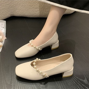 L'Ultima Tendenza 2025: <span class=keywords><strong>Scarpe</strong></span> da Donna con Tacco Spesso e Perle, Slip-On Estivo alla Moda con Punta Chiusa e Plateau - Product Image 1