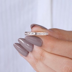 Anillo de Oro Blanco con Diamantes Engastados en Canal para Mujer, Minimalista, para Boda, Compromiso, Uso Diario, Elegante, Joyería Fina, Regalo - Product Image 6